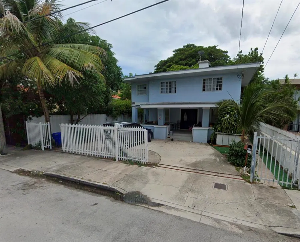 652 NW 1st Street Miami, FL 33128
