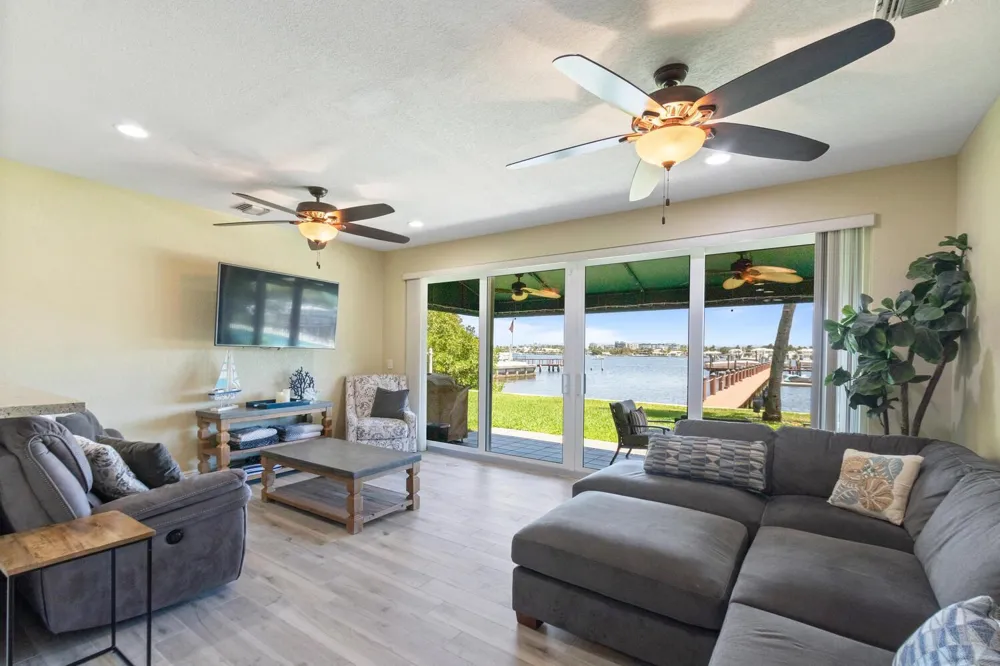 316 Lake Drive Lantana, FL 33462