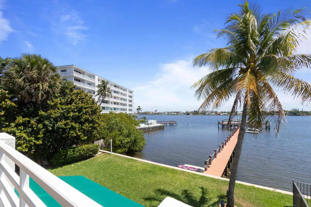 316 Lake Drive Lantana, FL 33462