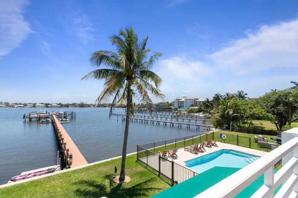 316 Lake Drive Lantana, FL 33462