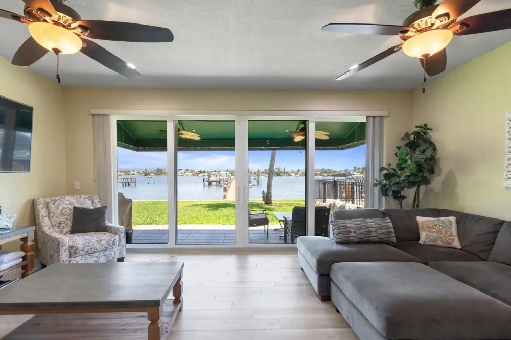 316 Lake Drive Lantana, FL 33462
