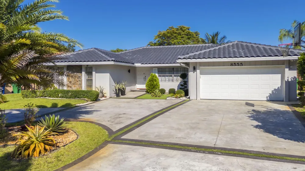 8555 SW 1st Place Coral Springs, FL 33071