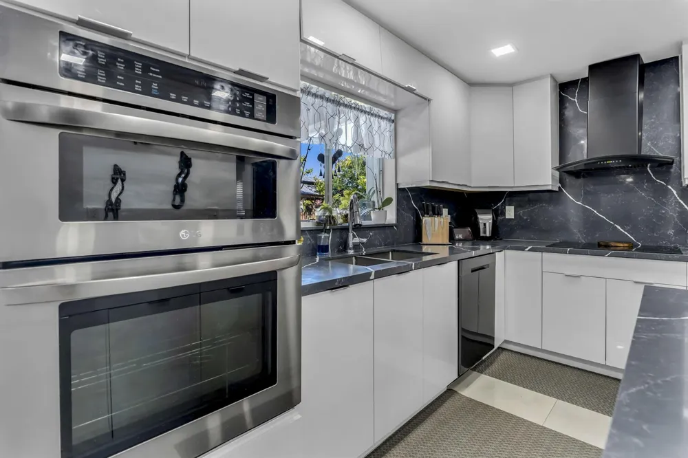 8555 SW 1st Place Coral Springs, FL 33071