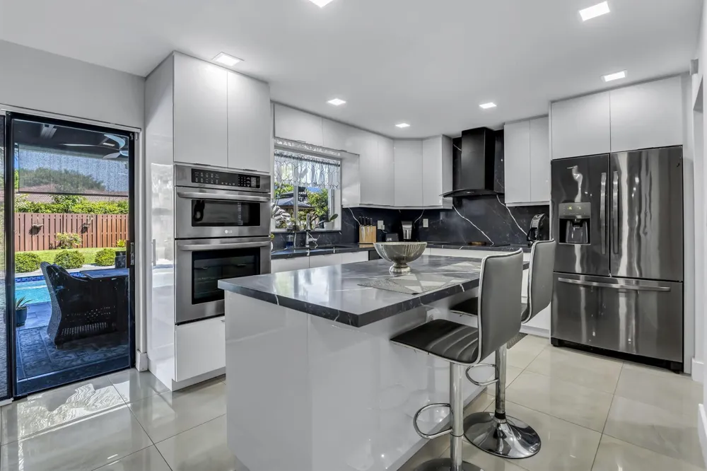 8555 SW 1st Place Coral Springs, FL 33071