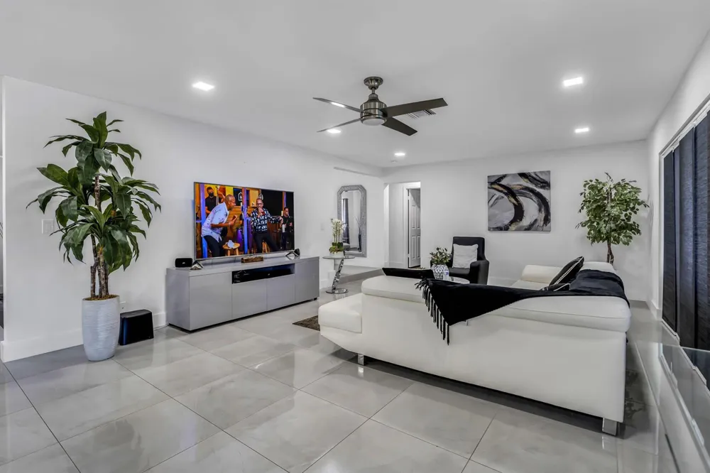 8555 SW 1st Place Coral Springs, FL 33071