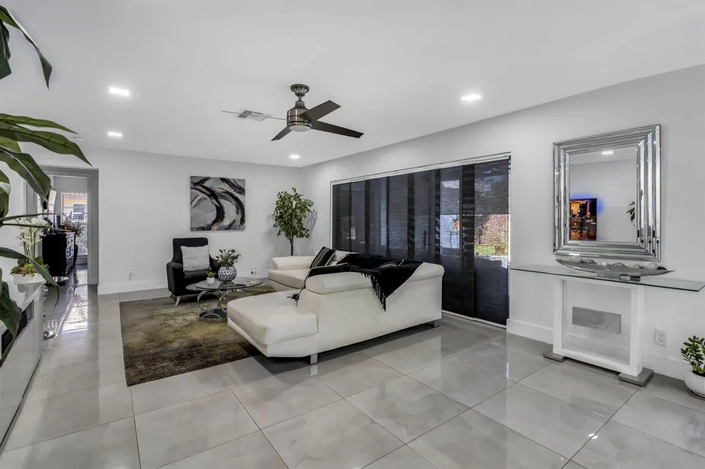8555 SW 1st Place Coral Springs, FL 33071