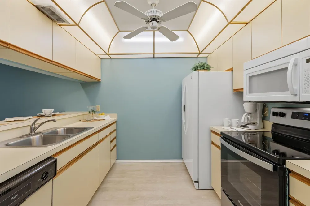 29 Plantation Drive #202 Vero Beach, FL 32966