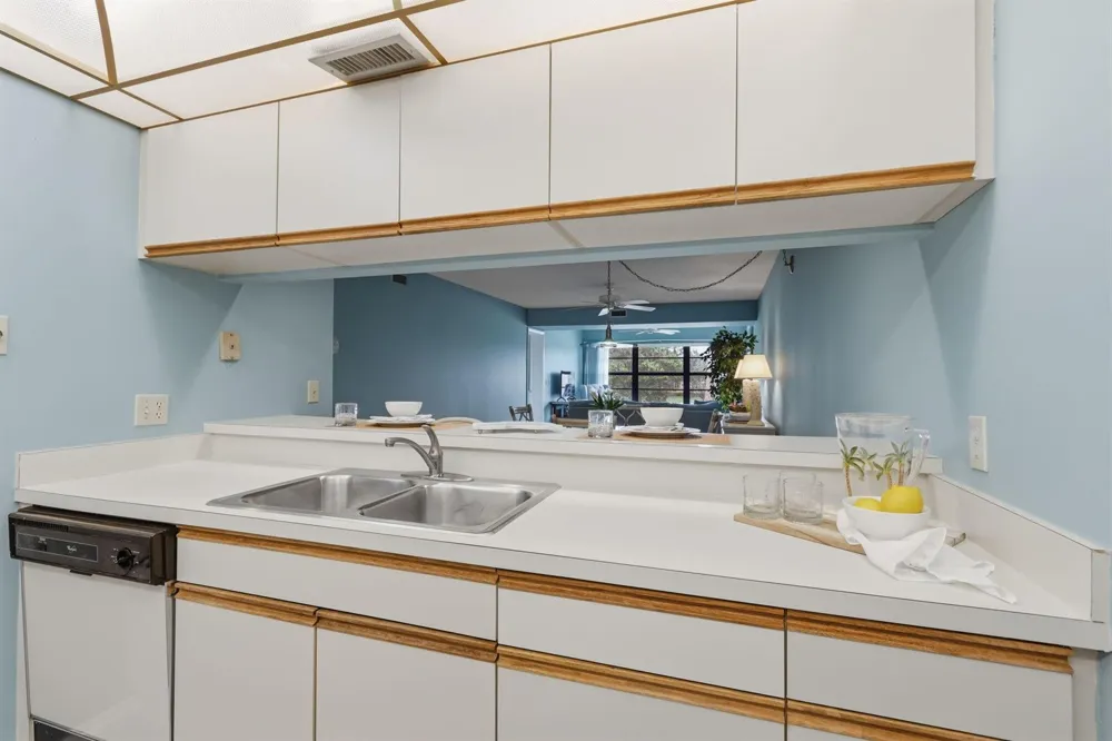 29 Plantation Drive #202 Vero Beach, FL 32966