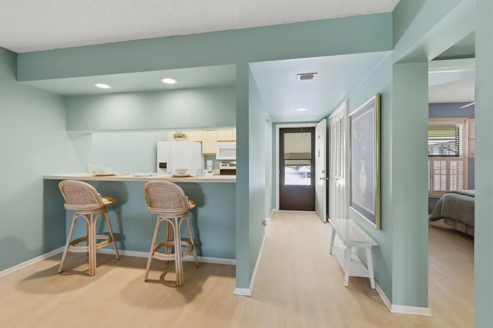 29 Plantation Drive #202 Vero Beach, FL 32966
