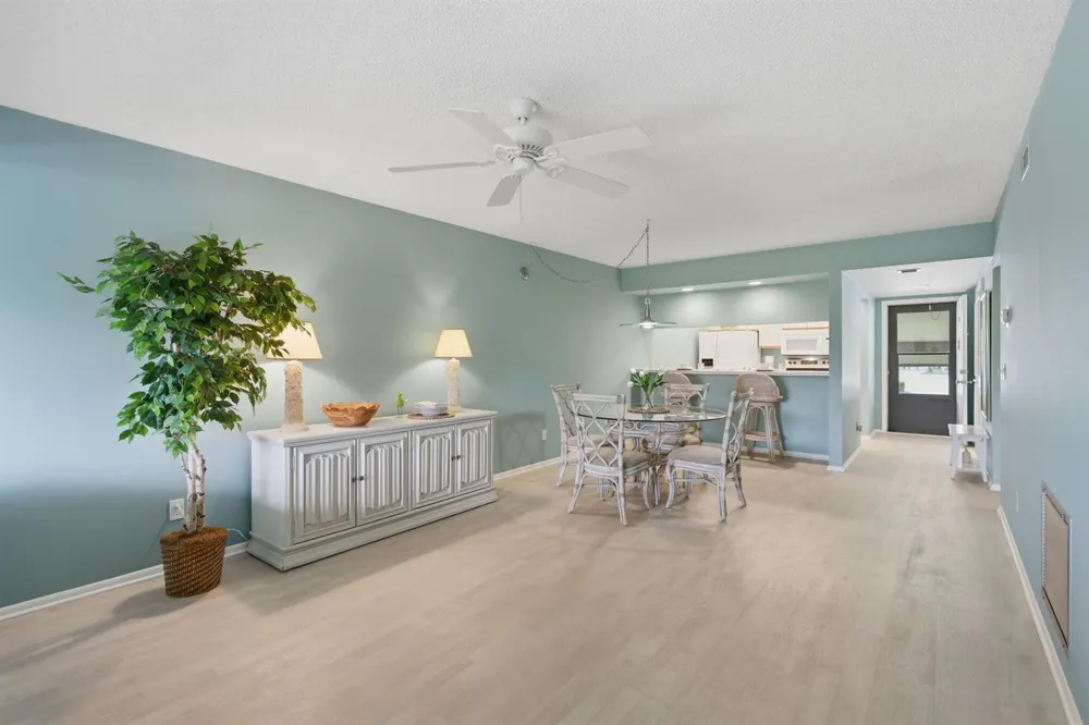 29 Plantation Drive #202 Vero Beach, FL 32966
