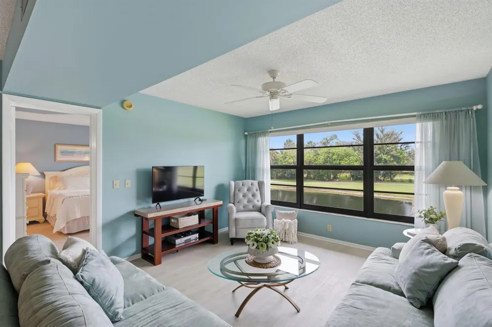 29 Plantation Drive #202 Vero Beach, FL 32966