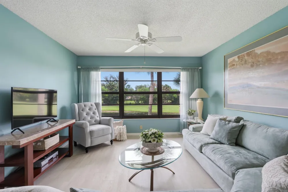 29 Plantation Drive #202 Vero Beach, FL 32966