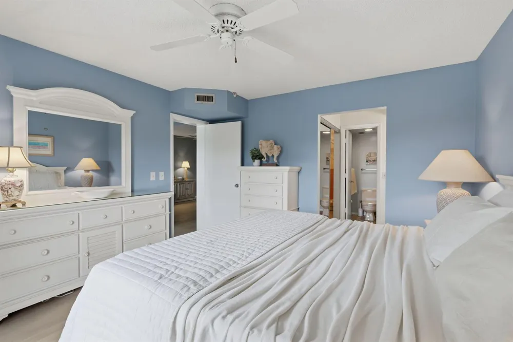 29 Plantation Drive #202 Vero Beach, FL 32966