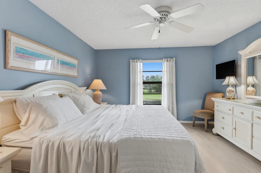 29 Plantation Drive #202 Vero Beach, FL 32966