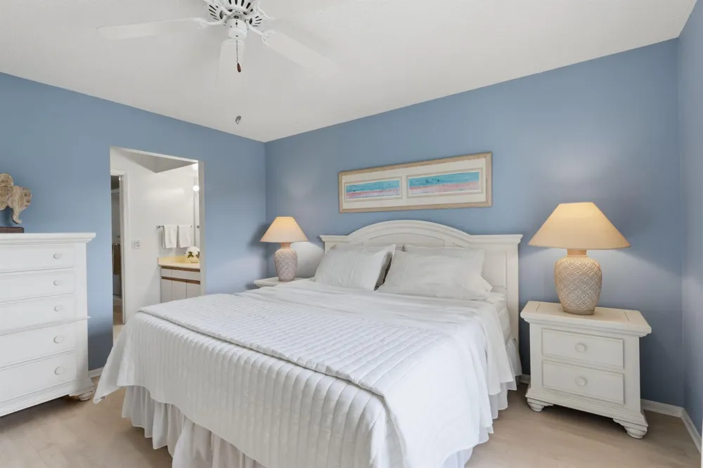 29 Plantation Drive #202 Vero Beach, FL 32966