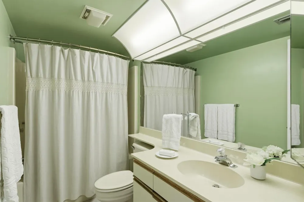 29 Plantation Drive #202 Vero Beach, FL 32966