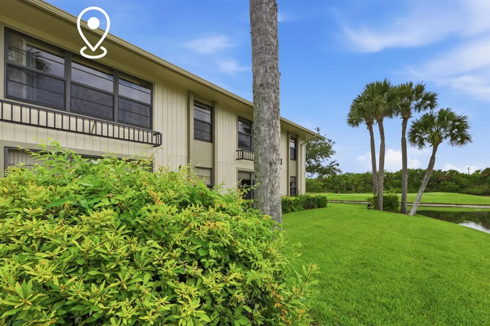 29 Plantation Drive #202 Vero Beach, FL 32966