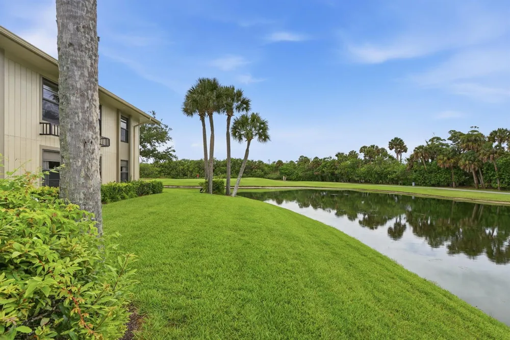 29 Plantation Drive #202 Vero Beach, FL 32966