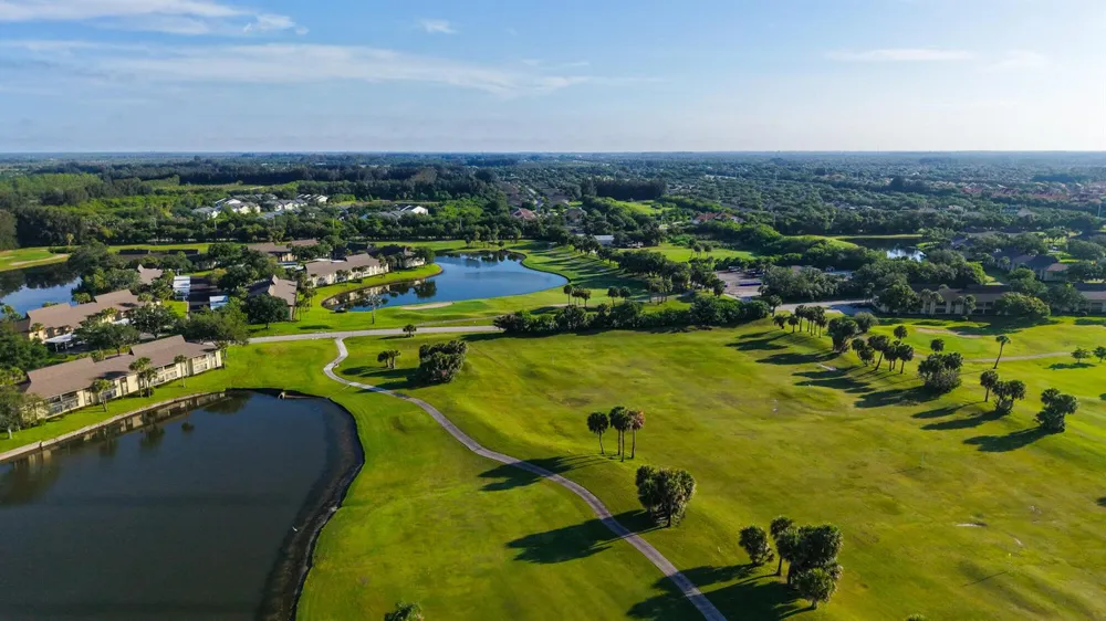 29 Plantation Drive #202 Vero Beach, FL 32966