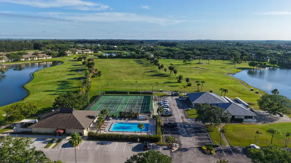 29 Plantation Drive #202 Vero Beach, FL 32966