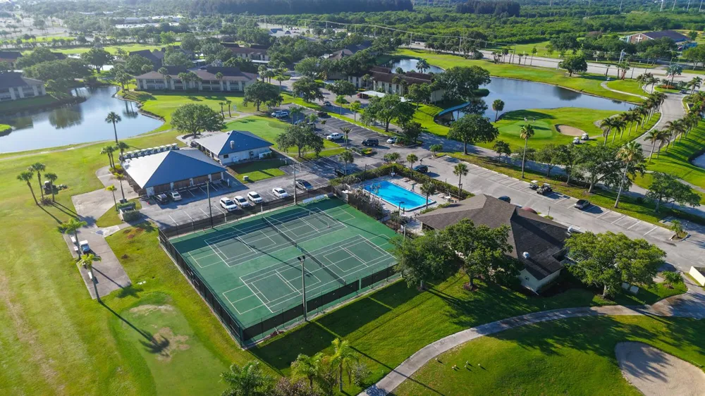 29 Plantation Drive #202 Vero Beach, FL 32966