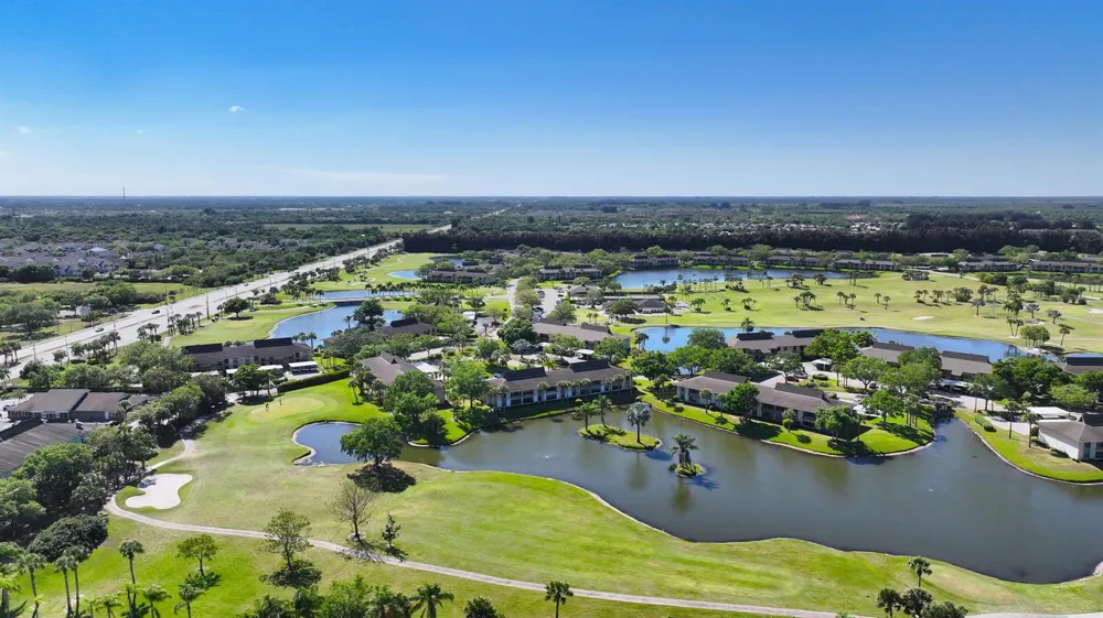 29 Plantation Drive #202 Vero Beach, FL 32966