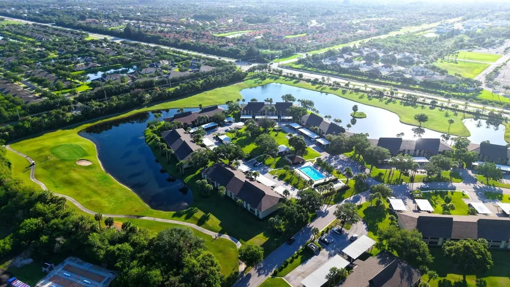 29 Plantation Drive #202 Vero Beach, FL 32966