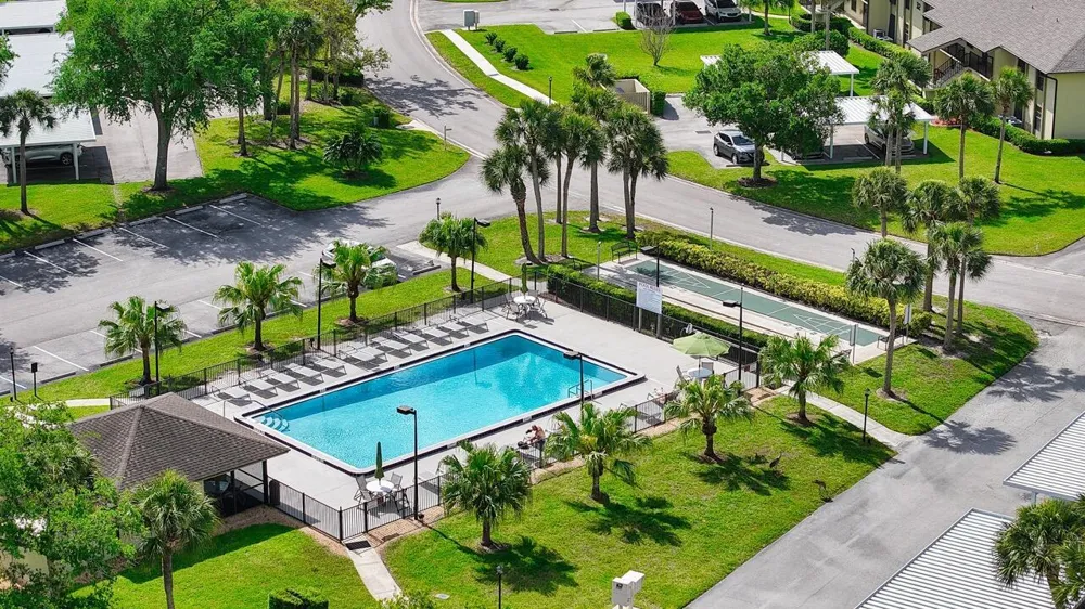 29 Plantation Drive #202 Vero Beach, FL 32966