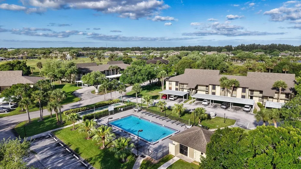 29 Plantation Drive #202 Vero Beach, FL 32966