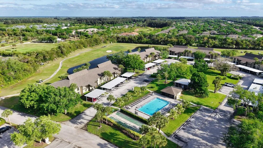 29 Plantation Drive #202 Vero Beach, FL 32966