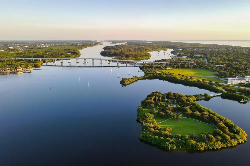 29 Plantation Drive #202 Vero Beach, FL 32966