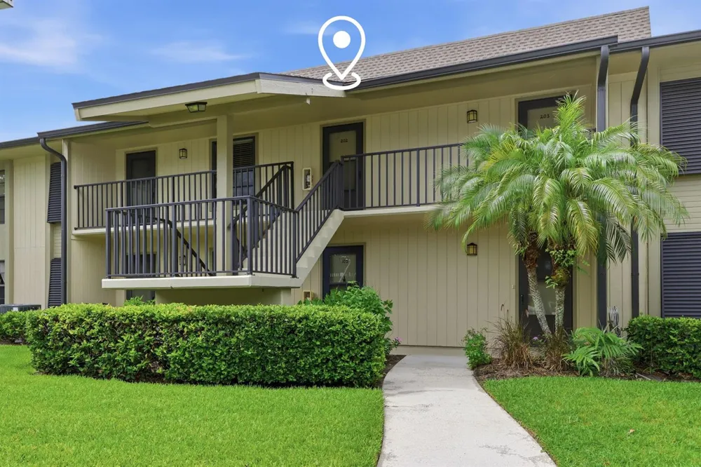 29 Plantation Drive #202 Vero Beach, FL 32966