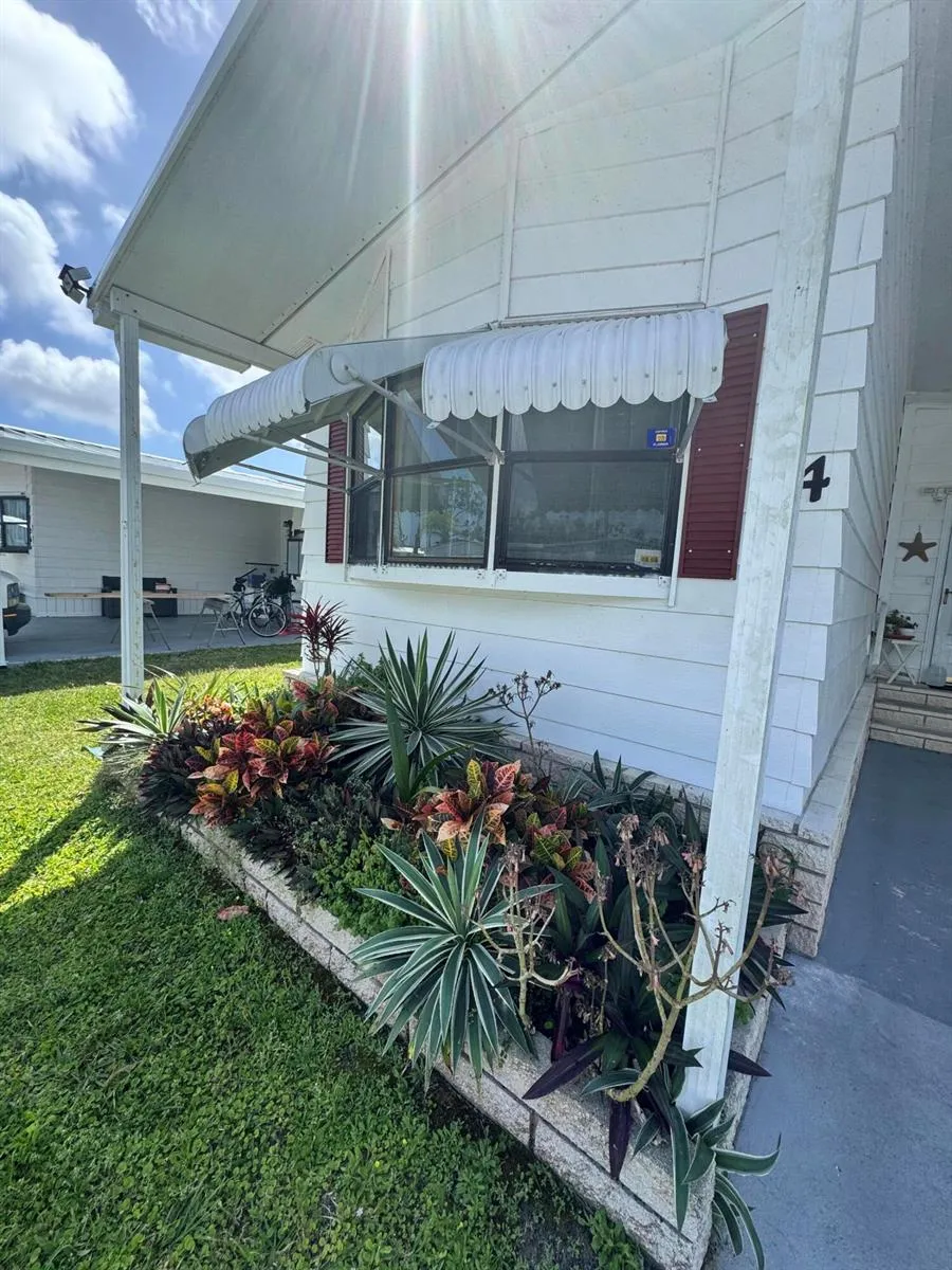 24 Villa Del Norte Fort Pierce, FL 34951