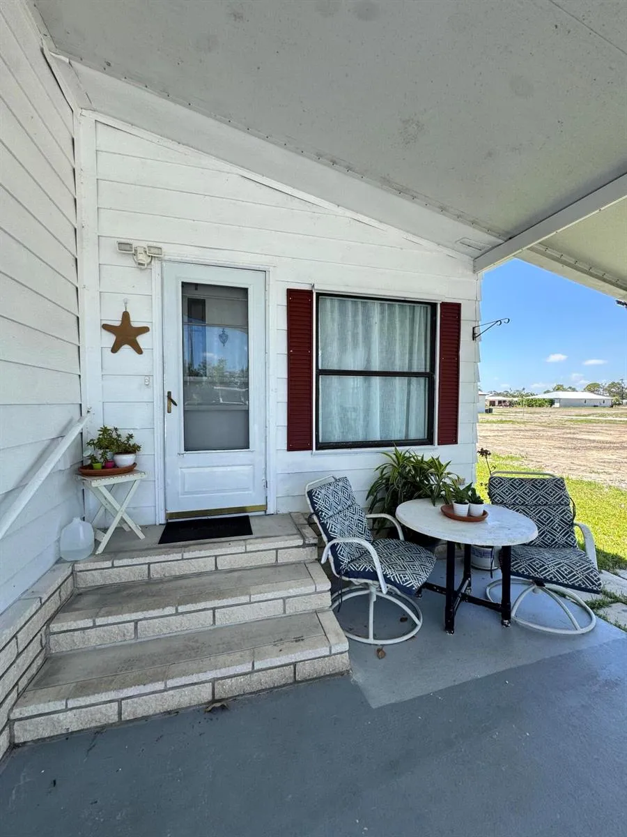 24 Villa Del Norte Fort Pierce, FL 34951