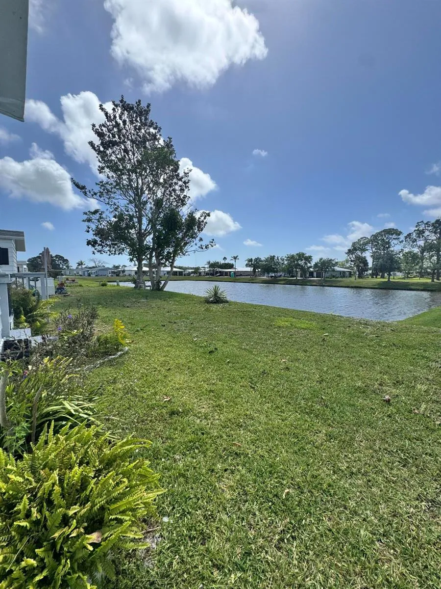 24 Villa Del Norte Fort Pierce, FL 34951