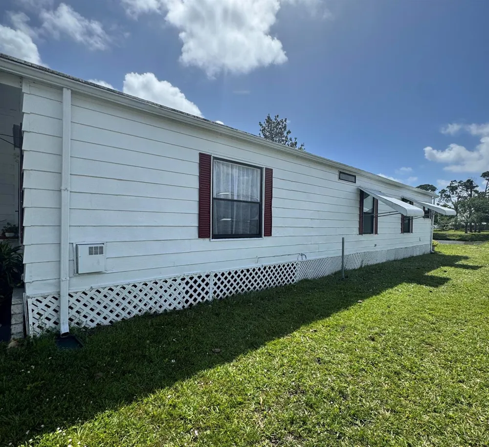 24 Villa Del Norte Fort Pierce, FL 34951
