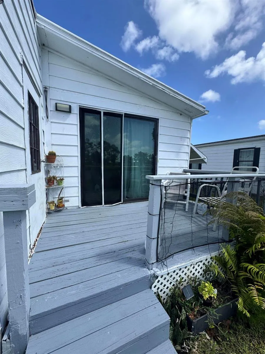24 Villa Del Norte Fort Pierce, FL 34951