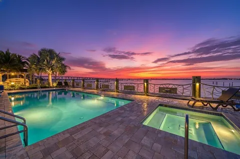 41 SW Seminole Street #205