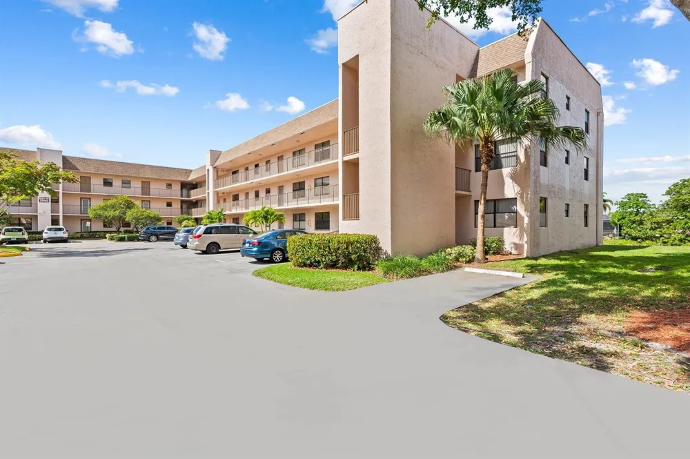 10442 Sunrise Lakes Boulevard #111 Sunrise, FL 33322