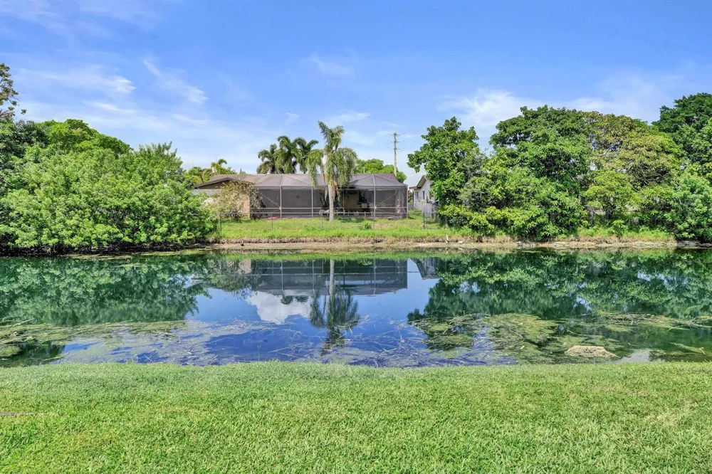 10442 Sunrise Lakes Boulevard #111 Sunrise, FL 33322