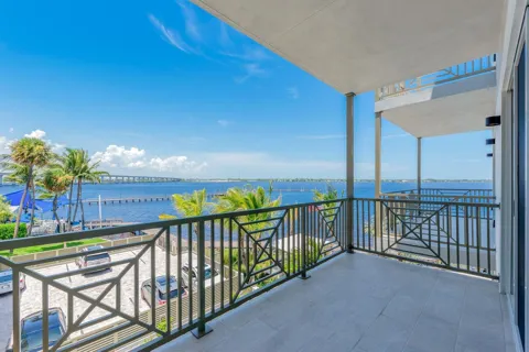41 SW Seminole Street #305