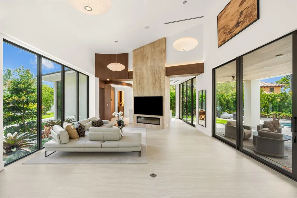 2035 Intracoastal Drive Fort Lauderdale, FL 33305