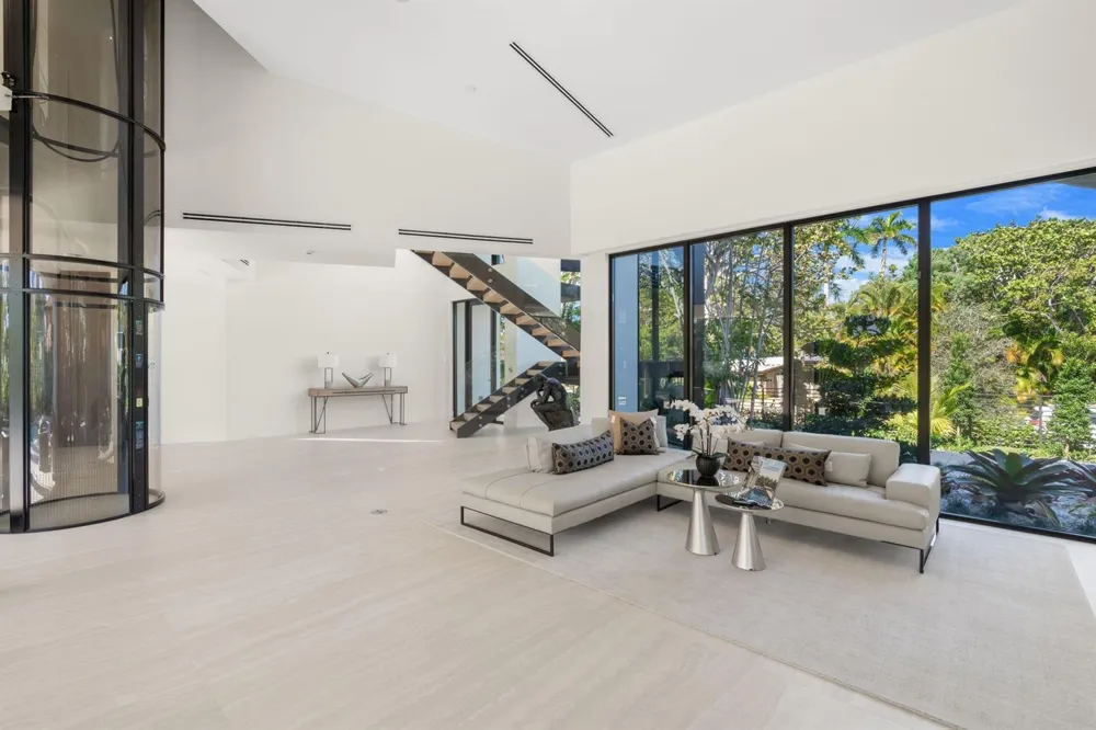 2035 Intracoastal Drive Fort Lauderdale, FL 33305