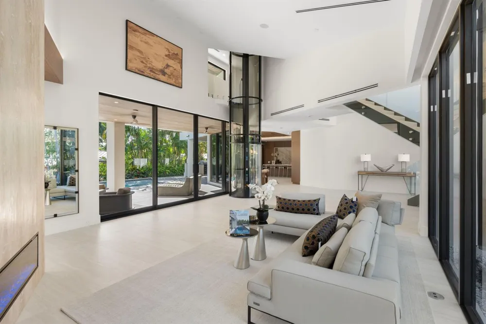 2035 Intracoastal Drive Fort Lauderdale, FL 33305