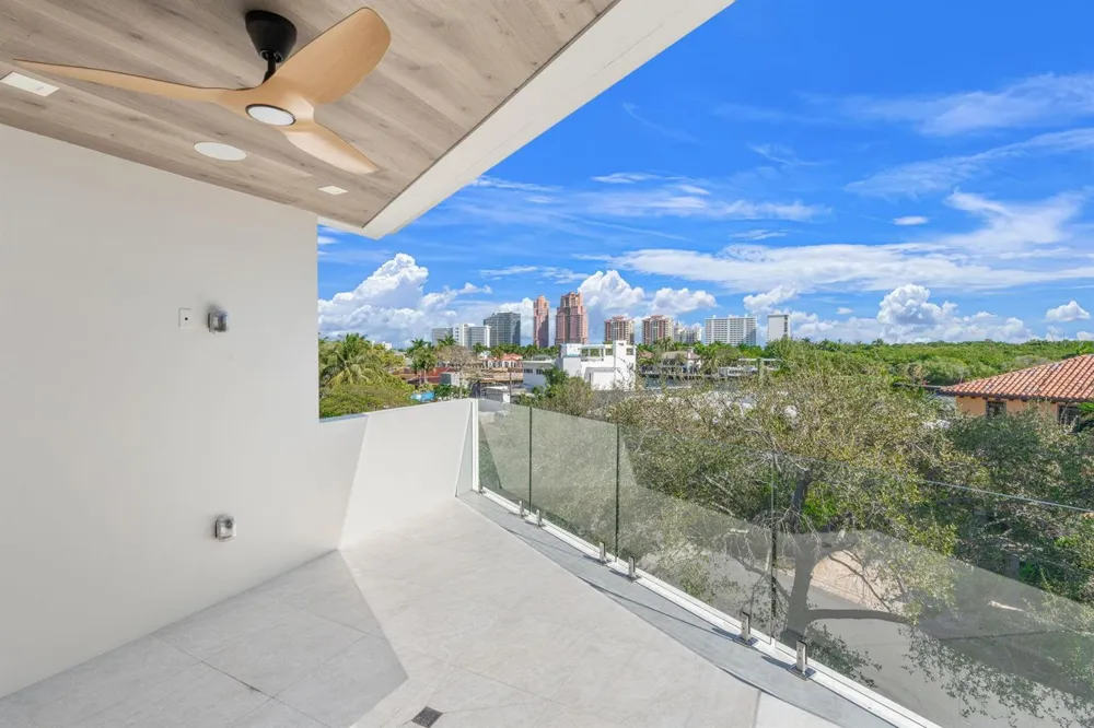 2035 Intracoastal Drive Fort Lauderdale, FL 33305