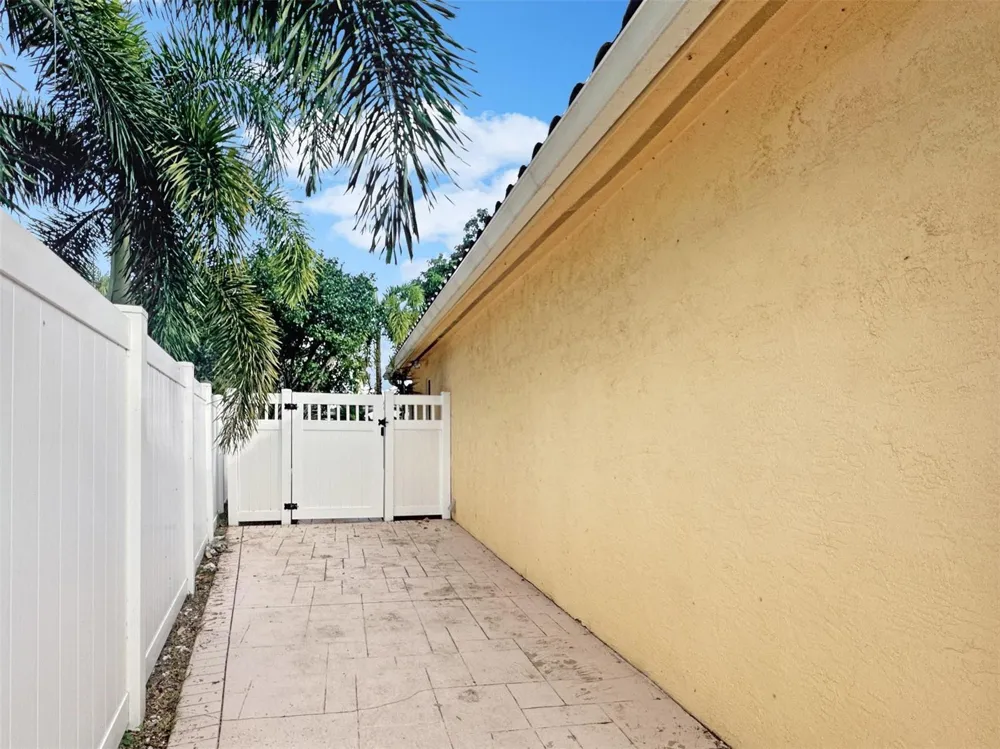 2936 NW 9th Terrace Wilton Manors, FL 33311