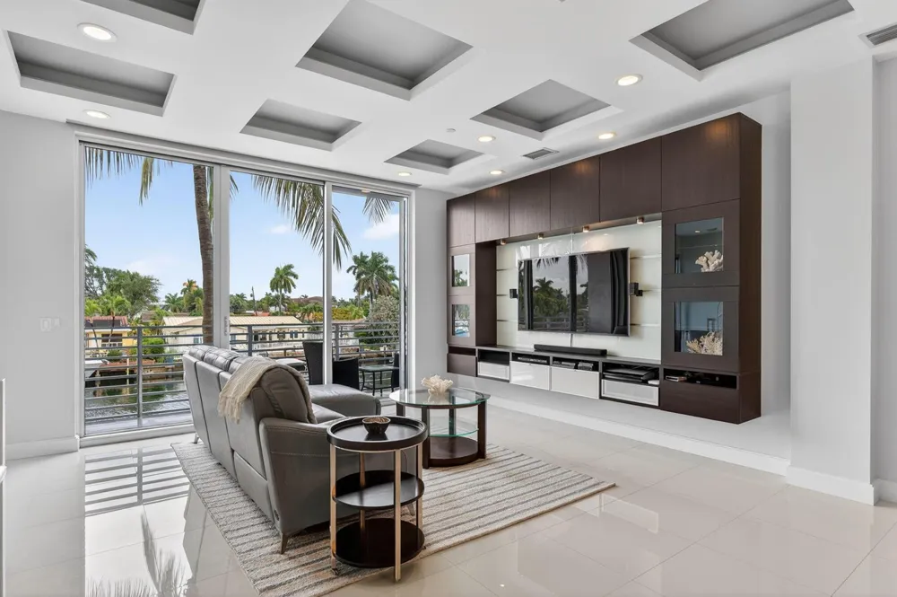 2743 NE 1st Street Pompano Beach, FL 33062