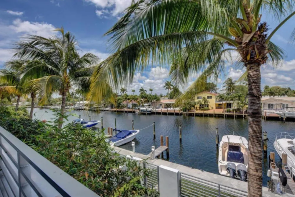 2743 NE 1st Street Pompano Beach, FL 33062