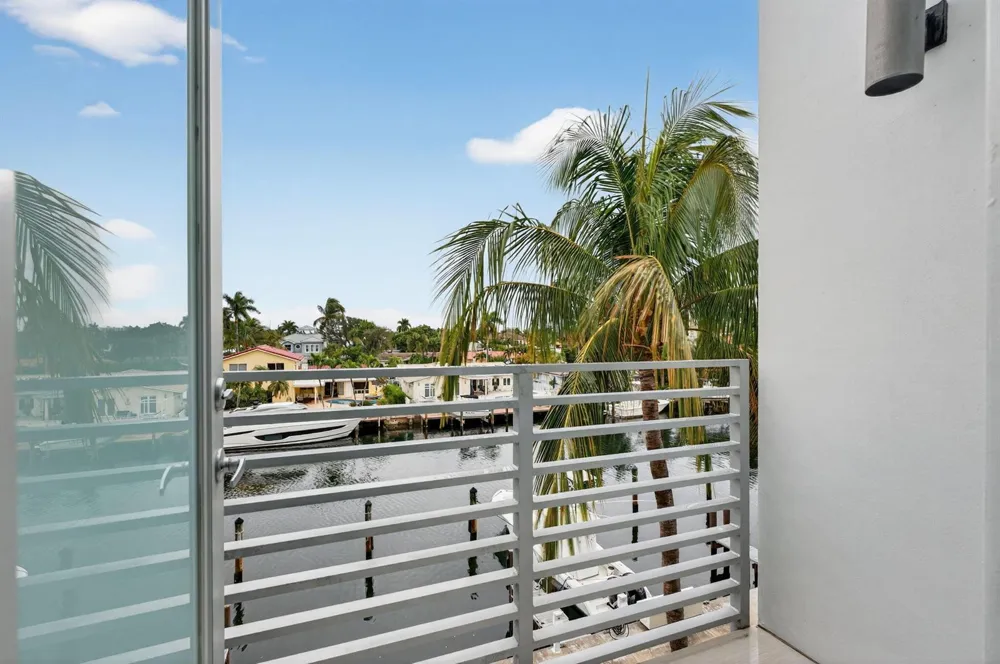 2743 NE 1st Street Pompano Beach, FL 33062