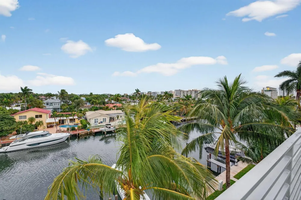 2743 NE 1st Street Pompano Beach, FL 33062